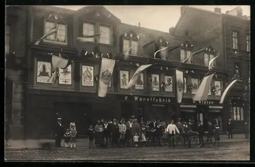Foto-AK Saarbrücken, Jahrtausendfeier 1925, Haus der Wurstfabrik W. Winter