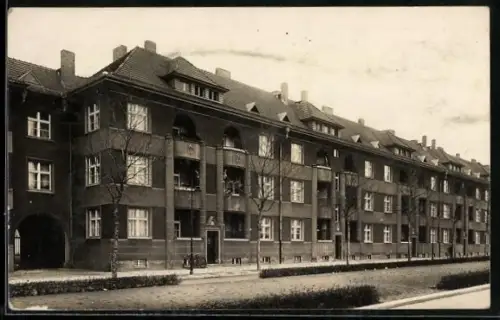 Foto-AK Berlin-Hohenschönhausen, Wohnhaus in der Suermondtstrasse 42-45, 1936