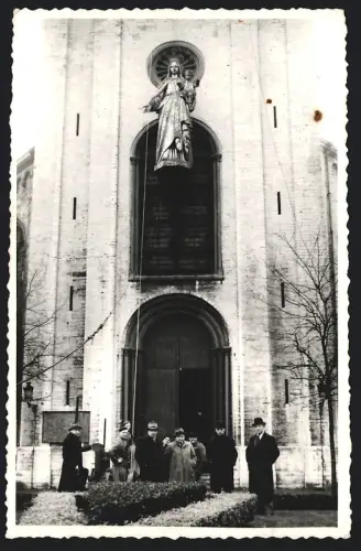 4 Fotografien Malfliet, St. Niklaas, Ansicht Sint-Niklaas, anbringer der Heiligenfigur an das Rathaus