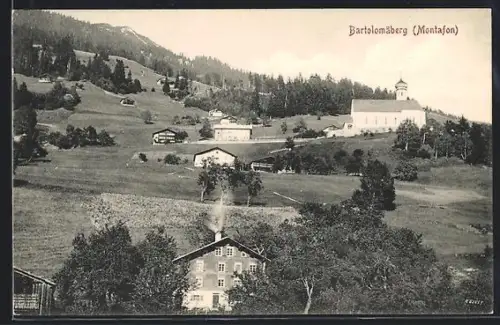 AK Bartholomäberg /Montafon, Panorama mit Kirche und Gehöften