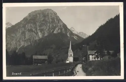 AK Brand i. Vorarlberg, Ortsansicht mit Kirche und Gebirgspanorama