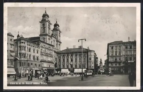 AK Linz a. d. D.,  Platz, Platzansicht mit Kirche und Strassenbahn