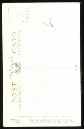 Künstler-AK Mabel Lucie Attwell: Blondes Mädchen probiert einen blauen Hut an