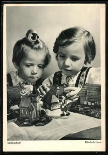 AK Kinderpaar mit Spielzeughäusern