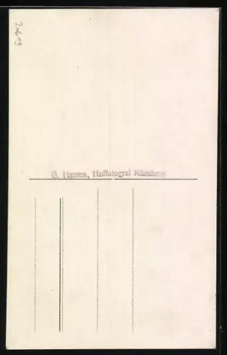 AK Zwei Jungen mit einem Spielzeugpferd und Pickelhaube