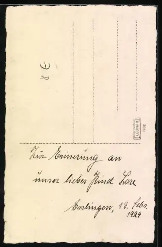 Foto-AK Kleines Kind mit einem Spielzeuglamm