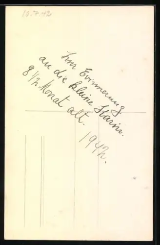 Foto-AK Kleines Kind mit einem Spielzeughund