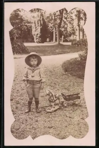 AK Kleiner Junge mit einem Spielzeugpferd