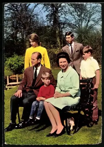 AK The Royal Family at Frogmore