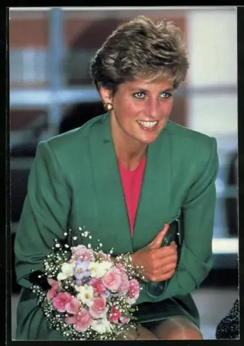 AK Prinzessin Diana mit einem Blumenstrauss, Portrait