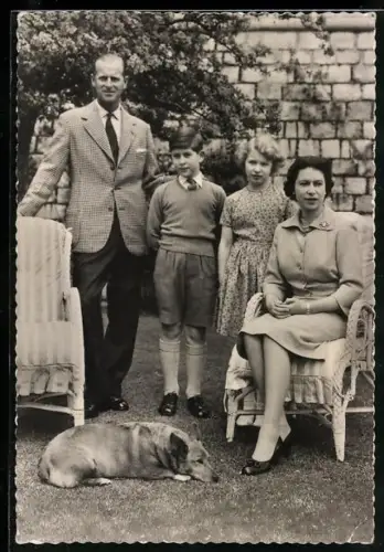 AK The Queen with her Family in Windsor Castle Gardens, Dog