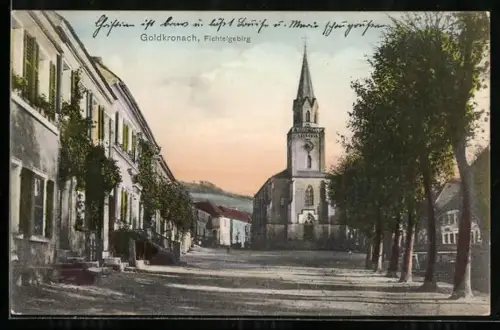 AK Goldkronach / Fichtelgebirge, Strassenpartie mit Kirche