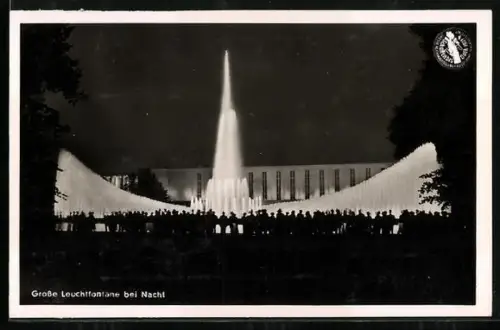 AK Düsseldorf, grosse Reichs-Ausstellung Schaffendes Volk 1937, grosse Leuchtfontäne bei Nacht