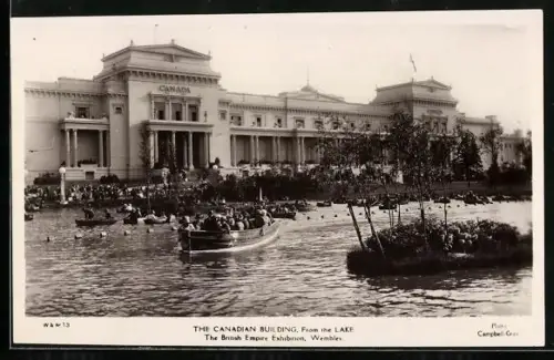 AK Wembley, The British Empire Exhibition, The Canadian Building, from the lake