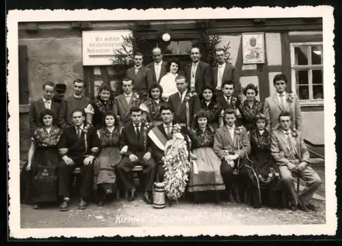AK Leutersdorf / Thür., Kirmes 1958, DDR Propaganda-Schild Nationale Front