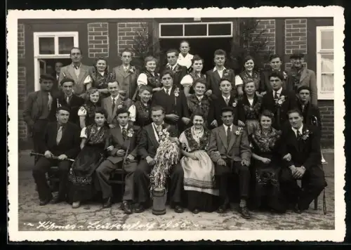 Foto-AK Leutersdorf / Thür., Kirmes 1955, Gruppenfoto