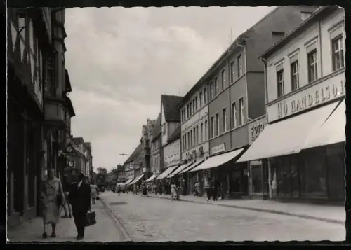 AK Haldensleben, Thälmannstrasse, HO Handelsorganisation, Fotogeschäft