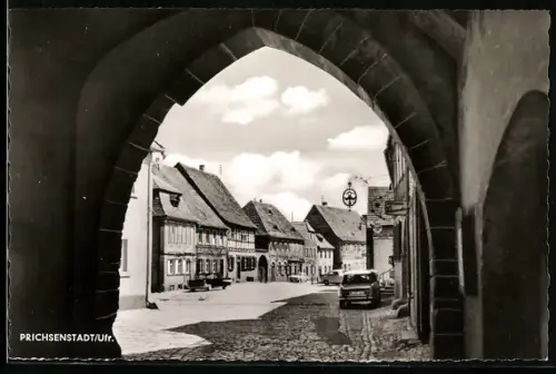 AK Prichsenstadt /Ufr., Blick durch das Stadttor