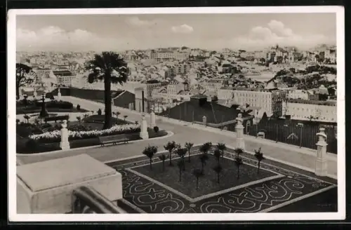 AK Lisboa, Gartenanlage vor Teilansicht der Stadt