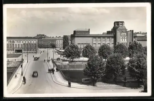 AK Hradec Kralove, Museum mit Brücke aus der Vogelschau