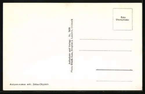 AK Montafon, Montafoner Trachten, Gruppe auf der Strasse vor einer Ortschaft