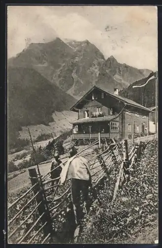 AK Finkenberg /Zillertal, Astegg, Bauern bei der Arbeit mit Bergkulisse