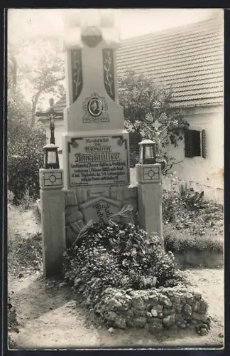 Foto-AK Tumeltsham, Eschlried, Grab Gastwirt Zweimüller