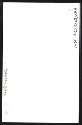 AK Kapfenberg, Werkshotel, Eingang im Winter, mit Weihnachtsbaum