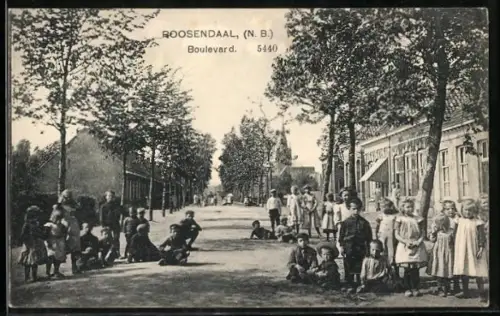 AK Roosendaal /N. B., Boulevard, Kinderen, Kerk