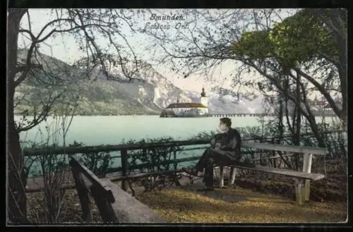 AK Gmunden, Schloss Ort, Seeufer mit Bank und Bergpanorama