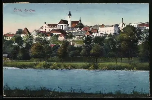AK Enns /Ob.-Oest., Stadtansicht mit Kirche und Fluss