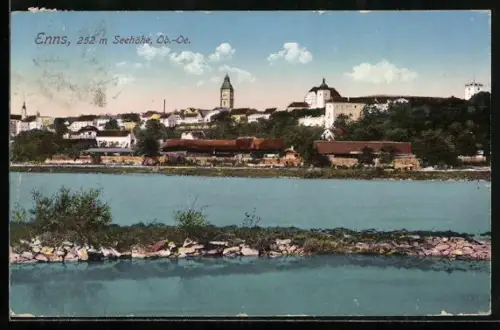 AK Enns /Ob.-Oe., Stadtpanorama mit Fluss, Kirche und Schloss