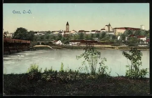 AK Enns /O.-Ö., Panorama mit Fluss, Kirche und Stadtsilhouette