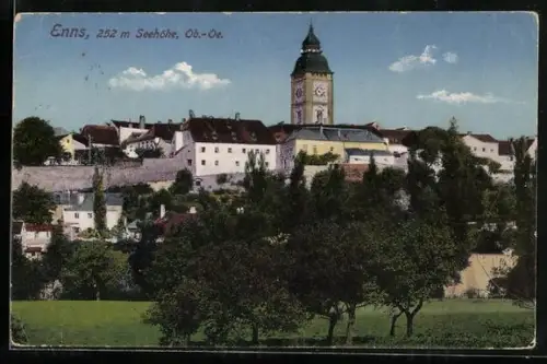 AK Enns /Ob.-Oe., Stadtansicht mit Stadtmauer und Turm