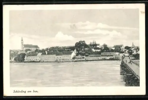 AK Schärding am Inn, Panorama mit Innufer, Brücke und Kirche