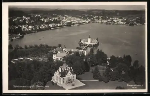 AK Gmunden /Salzkammergut, Panorama mit Schloss und See