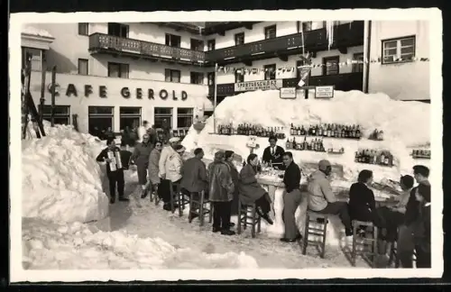 AK Sölden / Ötztal, Eis-Bar vor dem Berhotel Hochsölden