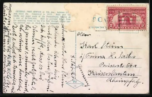 AK New York, New General Post Office Strassenansicht mit Autos und Strassenbahn davor, US-Fahnen auf dem Dach