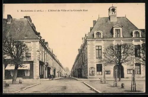 AK Richelieu, L`Hotel de Ville et la Grande Rue