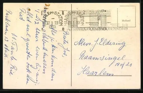 AK Katzenbube beim Bocksprung über den Rücken eines Katzenmädchens, vermenschlichte Tiere