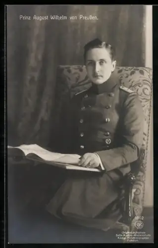 AK Prinz August Wilhelm von Preussen als junger Mann in Uniform