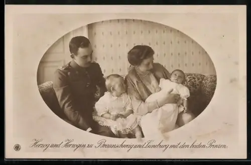 AK Herzog Ernst August und Gemahlin von Braunschweig und Lüneburg, mit den beiden Prinzen