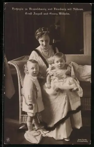 AK Victoria Louise Herzogin von Braunschweig mit Söhnen Ernst August u. Georg Wilhelm