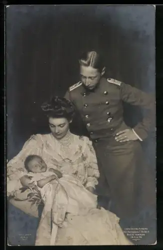 AK Kronprinzenpaar mit ihrem Sohn Kronprinz Wilhelm von Preussen