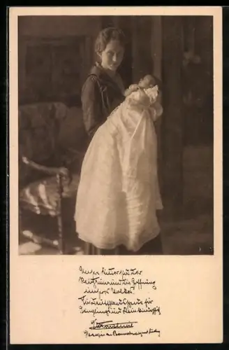 AK Victoria Louise Herzogin von Braunschweig mit Kind auf dem Arm