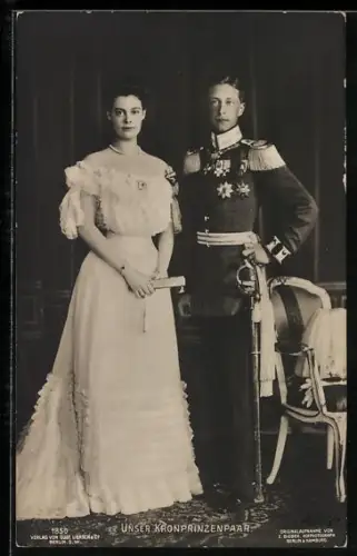 AK Kronprinz Wilhelm von Preussen in Uniform mit seiner Gattin