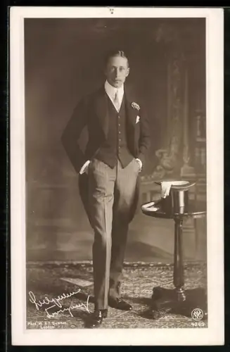AK Kronprinz Wilhelm von Preussen in elegantem Dreiteiler mit Zylinder
