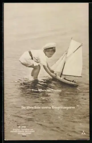 AK Prinz Wilhelm beim Spiel mit einem Spielzeug-Segelboot