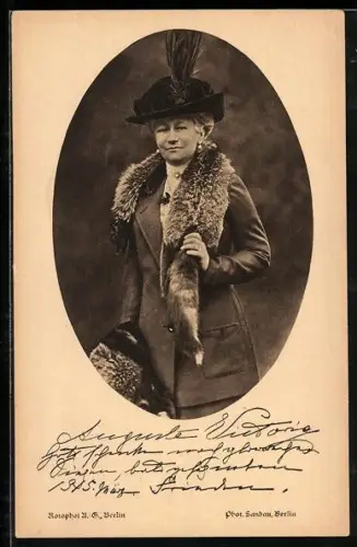 AK Kaiserin Auguste Victoria Königin von Preussen, die Monarchin mit einem Nerz