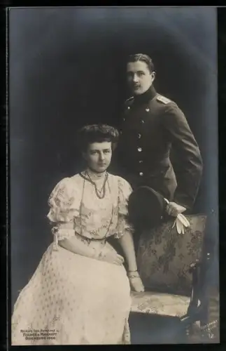 AK Prinz Eitel Friedrich von Preussen in Uniform mit Frau